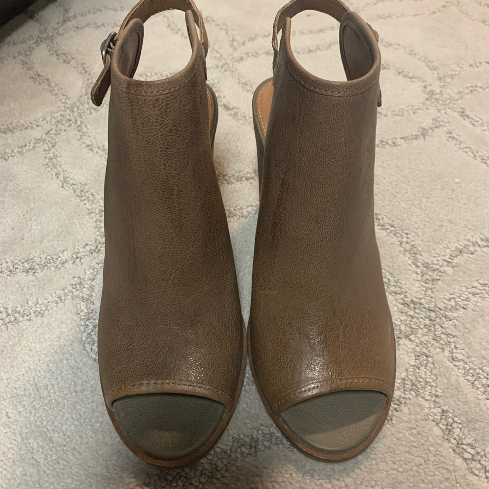LUCKY BOOTIES